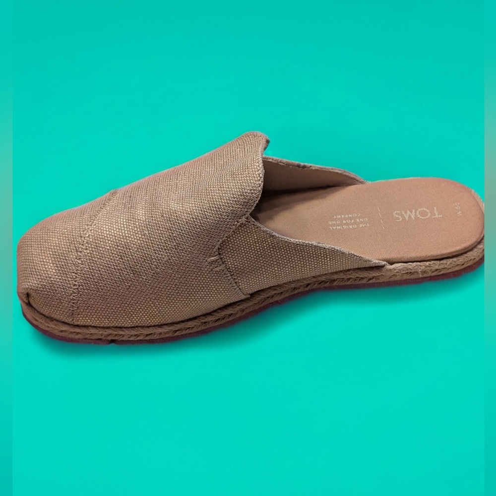 TOMS Women’s Nova Espradilla Mules 
Size 8.5
Excellent Condition